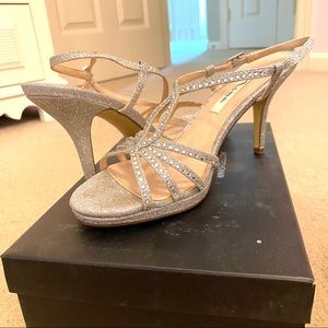 Women’s Nina silver heels